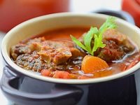 Thịt dê chứa hàm lượng chất đạm cao giúp cung cấp năng lượng cho những người suy nhược rất tốt.