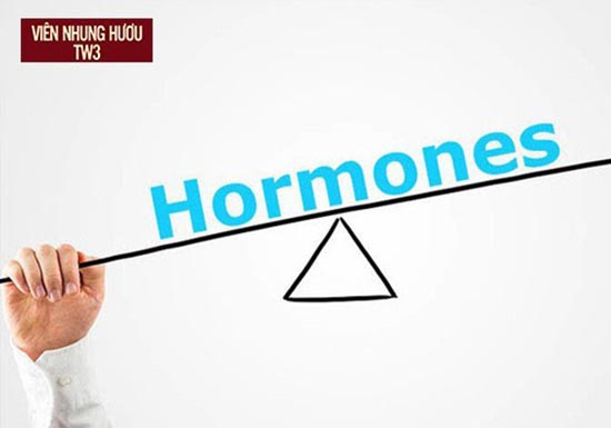Mất cân bằng hormone là nguyên nhân khiến phụ nữ sau sinh bị tê tay