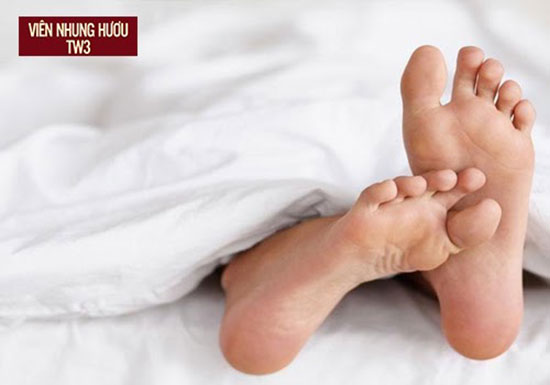 Hội chứng chân không yên là một trong những nguyên nhân gây mất ngủ ở người già